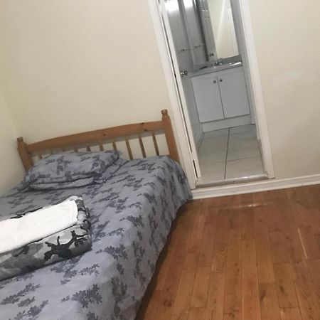 Monthly University Apartment-Elizabeth Toronto Exterior photo