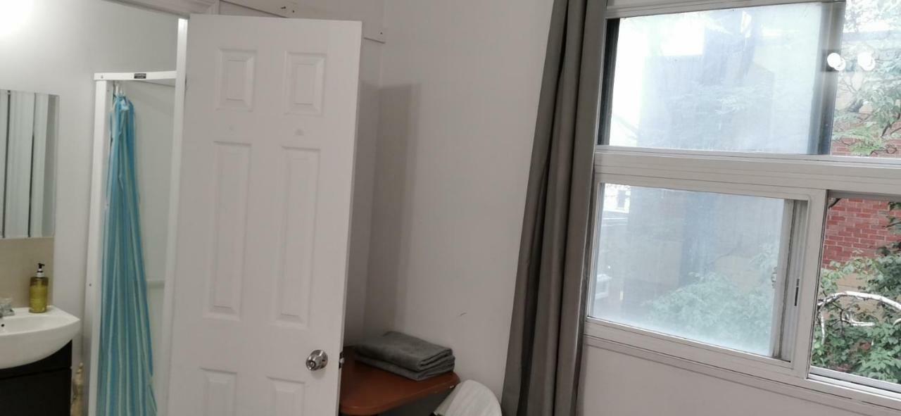 Monthly University Apartment-Elizabeth Toronto Exterior photo